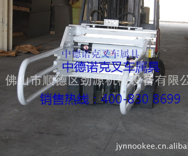 供應海棉夾、泡沫夾、夾抱車、夾抱機、抱夾、叉車屬具、海棉搬運車