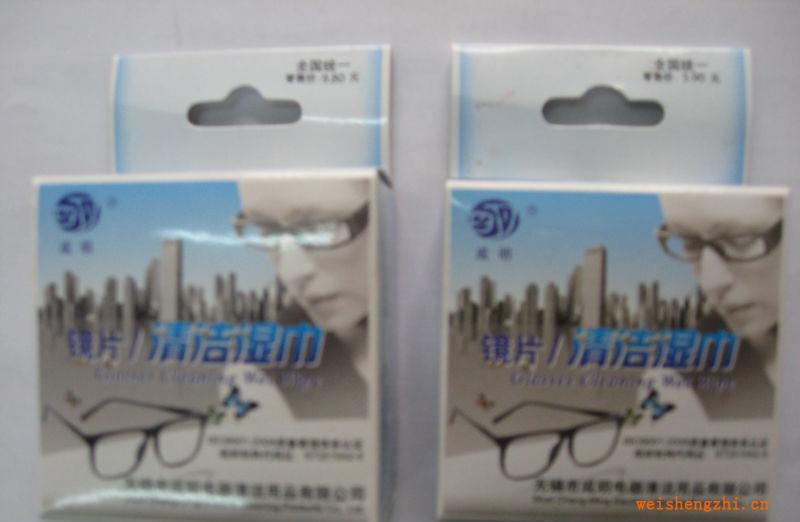 鏡片清潔濕巾。誠征系列產品各地經銷商。