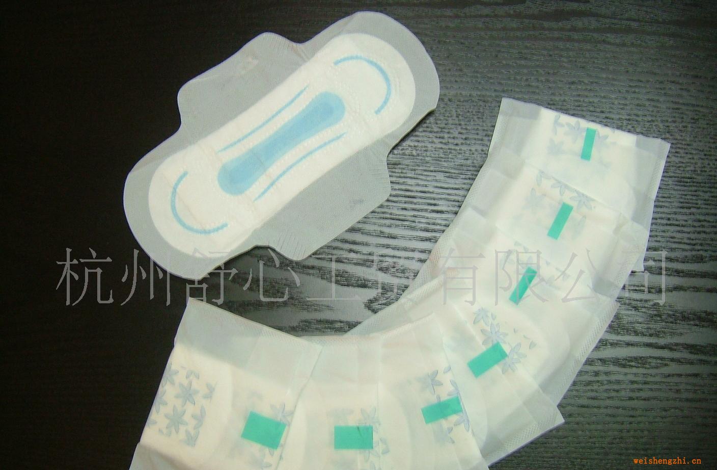 提供各種型號出口衛生巾加工