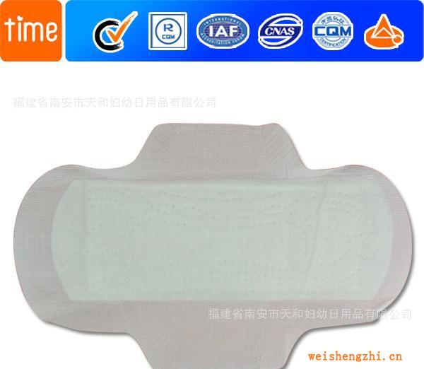 品牌工廠貼牌加工240mm日用衛生巾印花多樣寬大巾身護翼