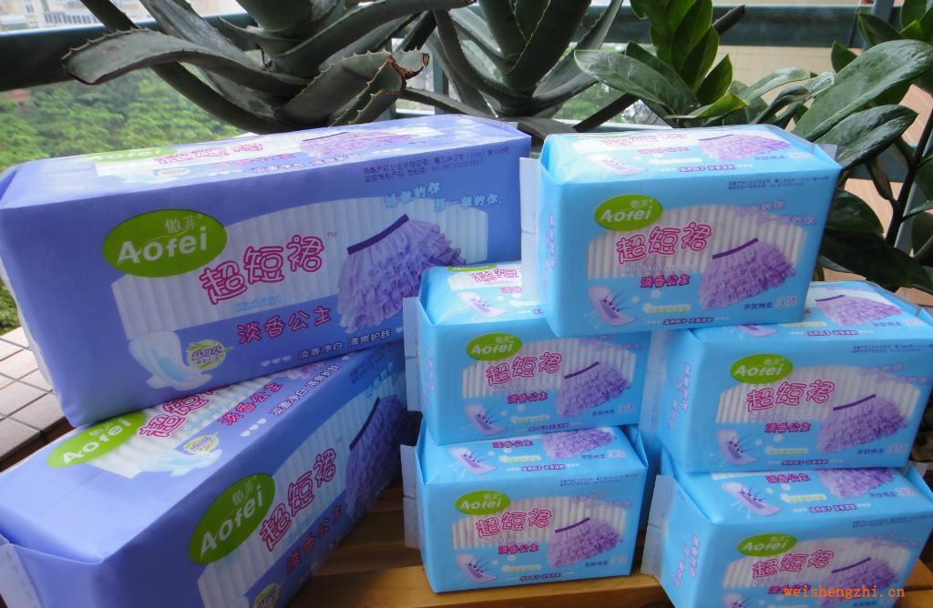 除了abc護舒寶佳期樂而雅潔玲，超短裙品牌草本透氣護理衛生巾