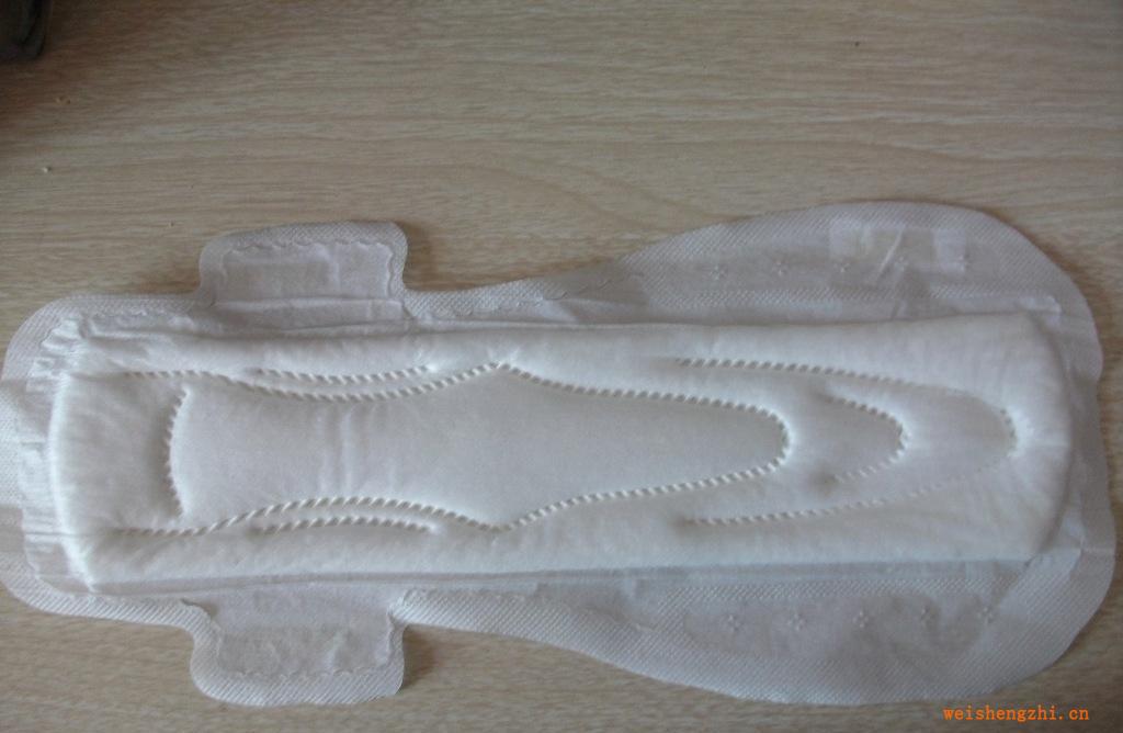 超長夜用350衛(wèi)生巾批發(fā)直銷品質趕超小護士