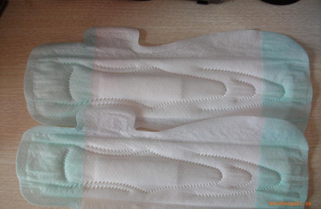 供應廠家直銷品質一流專業超長夜用350mm中凸+護膚層護翼