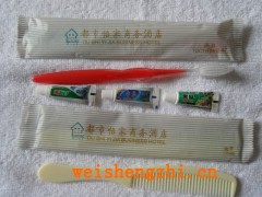 都市怡家商務酒店快捷酒店雙色樹葉牙刷奶油色長條梳