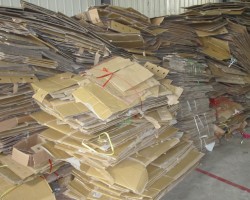 廢鐵無人問津　廢紙箱成新寵