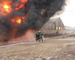 突發！新疆一造紙廠發生火災