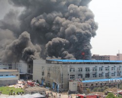 廣東又一印刷廠起火，一夜之間付之一炬?。?！