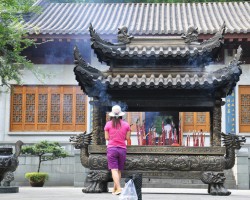 臺當局推出減香封爐政策，制香、金紙業受沖擊