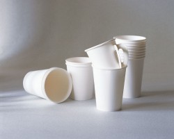 一次性紙杯安全性有爭議 好別裝熱水