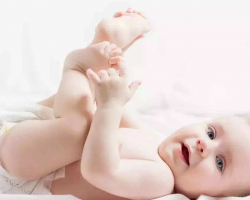 新打開的紙尿褲有味道，這正常嗎？