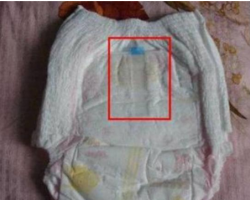 紙尿褲后邊的藍色小膠帶，看似不起眼卻有大作用！