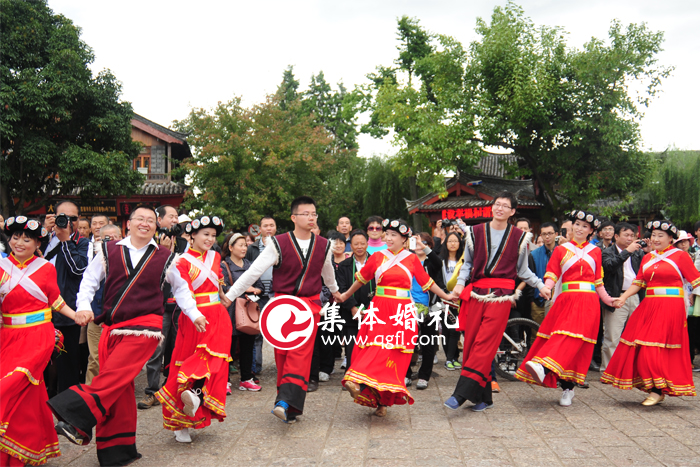 麗江集體婚禮：民族服飾（紅色）