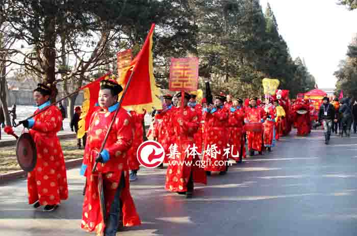 中式集體婚禮：抬花轎