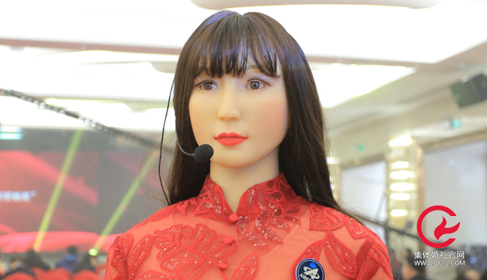 世界首位機器人智能婚禮主持人亮相2018中國婚俗文明之光