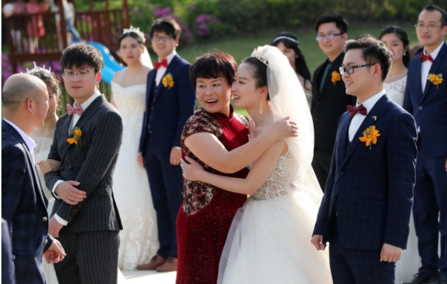 婚慶行業開始復工，集體婚禮打響第一炮，收到全國各地祝福滿滿